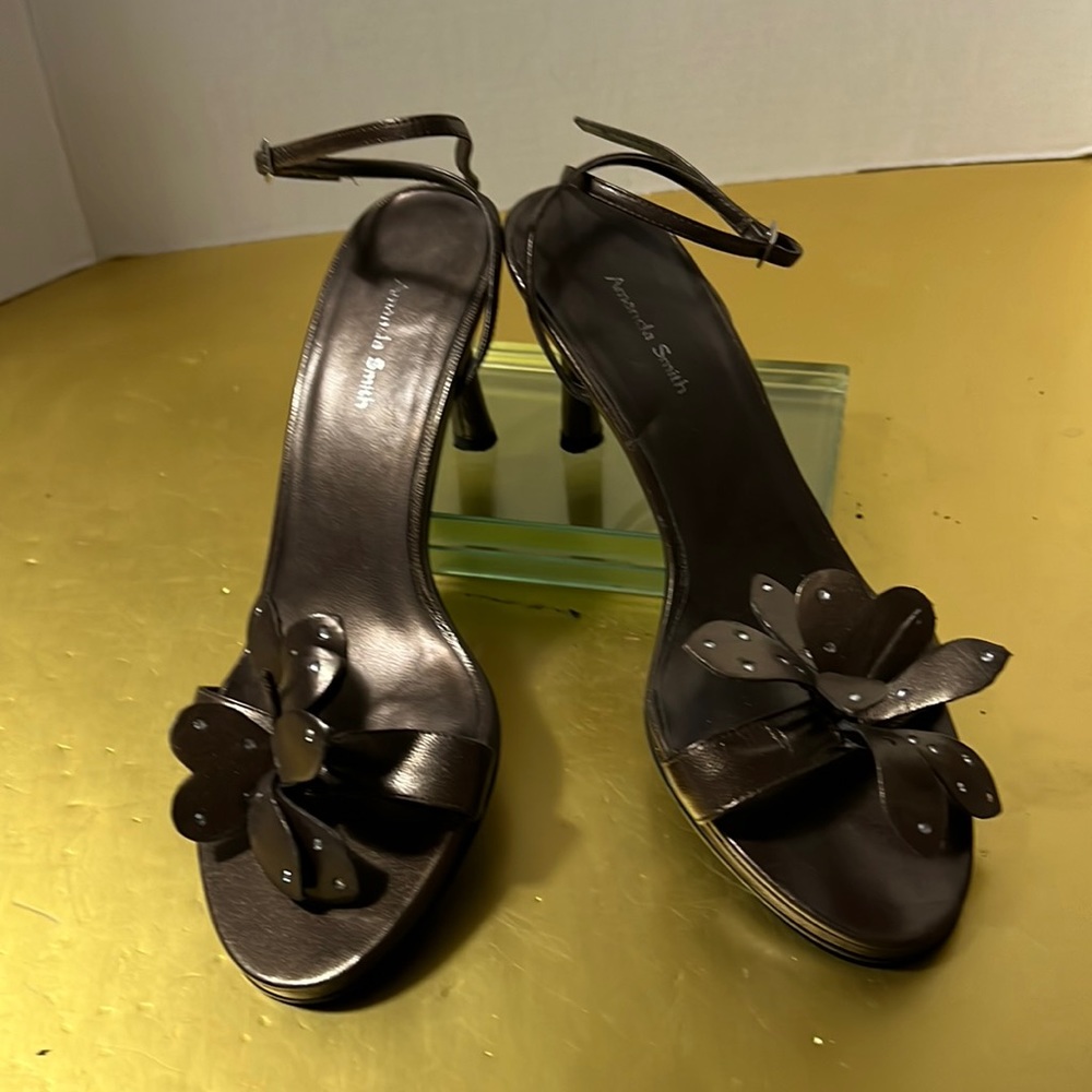 Bronze leather ankle strap sandal with poseable flower bonus matching purse